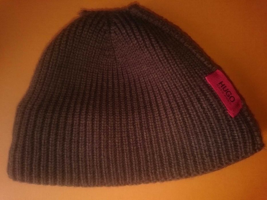 Модная шапка шапочка hugo boss. Идеальное состояние.