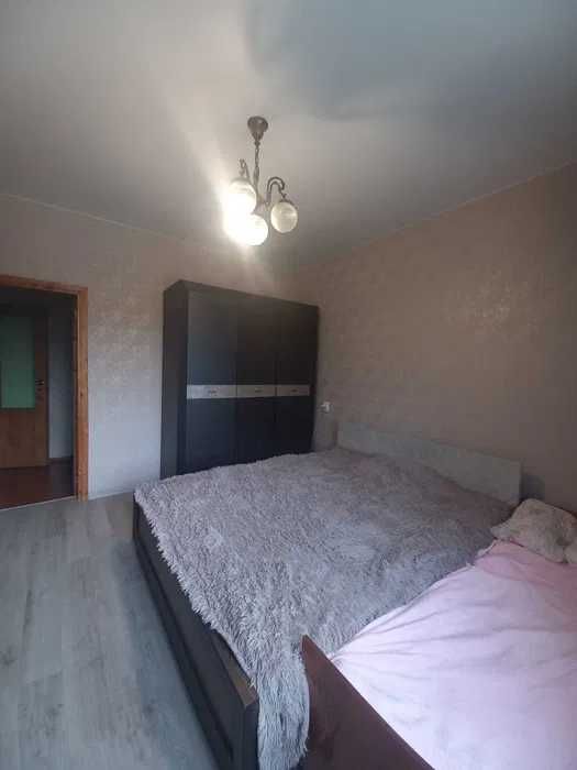 (13)Продам просторий 2-поверховий будинок в центрі с. Молодіжне.