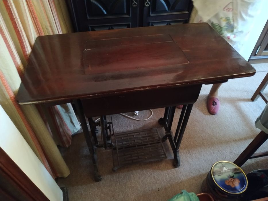 Máquina de costura antiga HUSQVARNA