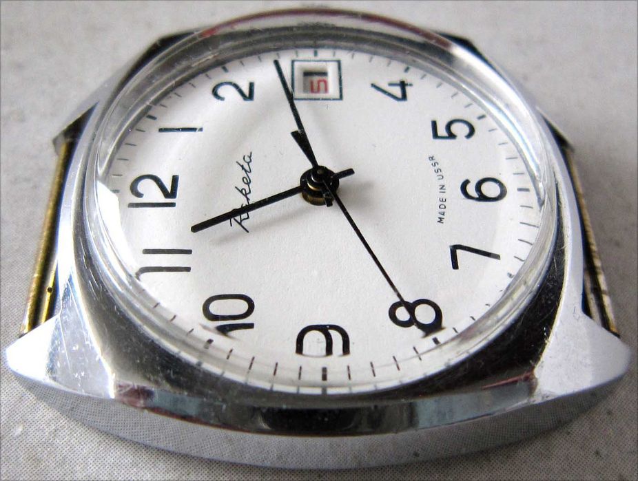 Raketa biała z datownikiem