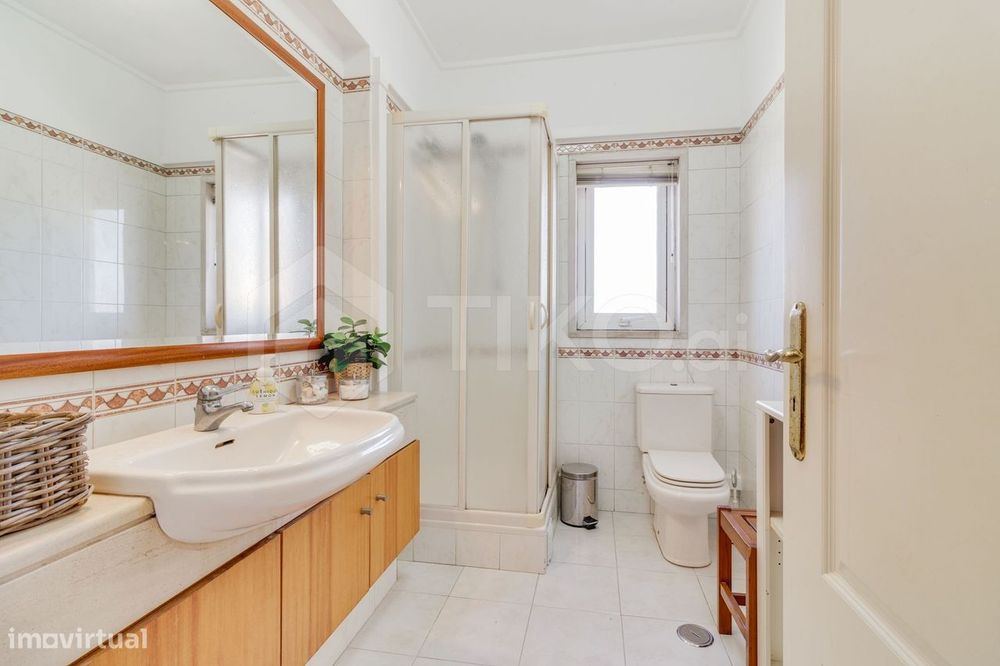 T4 com 209 m², vista 360º, sol todo o dia e garagem de 78 m² | Corroio