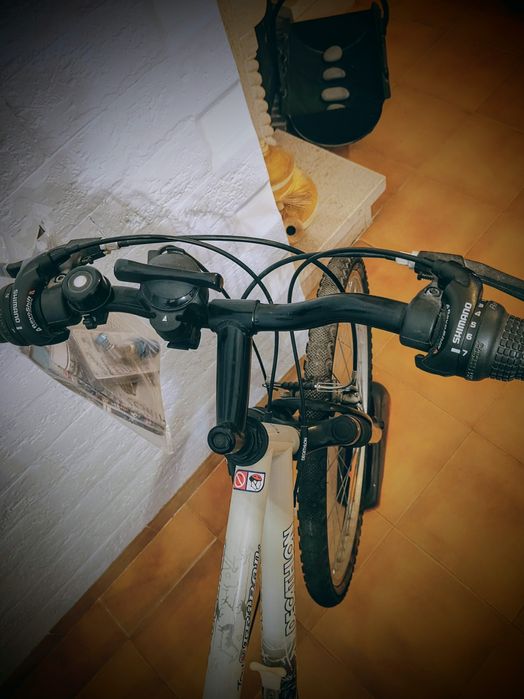 Vendo bicicleta de modelo híbrido
