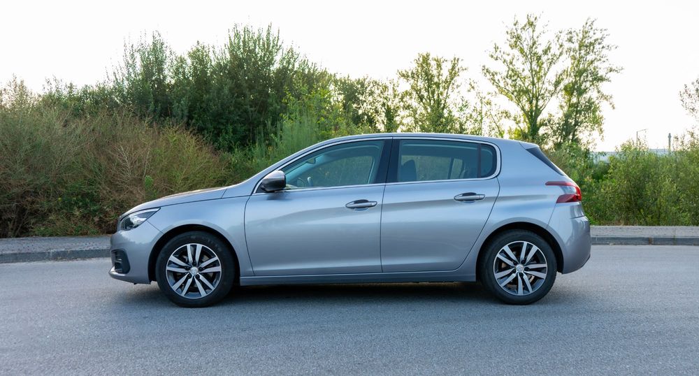 Peugeot 308 Allure 1.2 PureTech 130cv | Facelift | Caixa 6 Velocidades | 2018