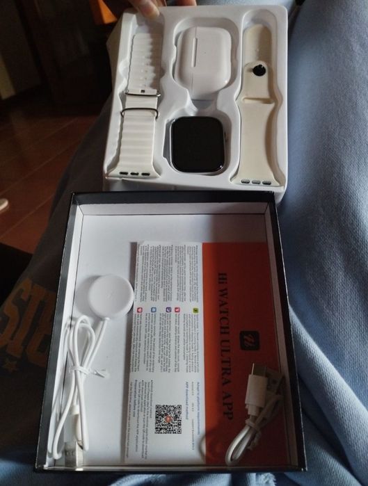 Smartwatch com fones e dois braceletes ainda com garantia