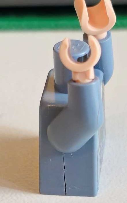 Lego Arwen, Tors z zestawu "Narada u Elronda" 79006, pęknięcia, Kraków