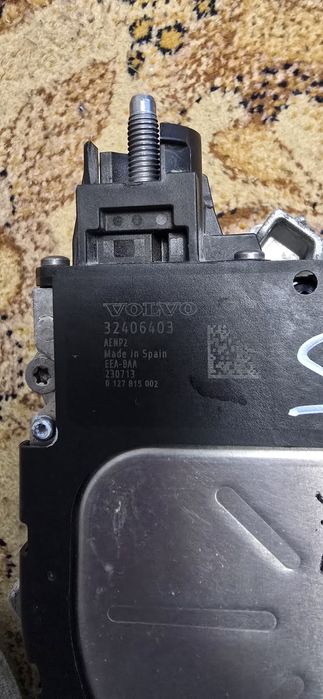 Volvo генератор 32406403