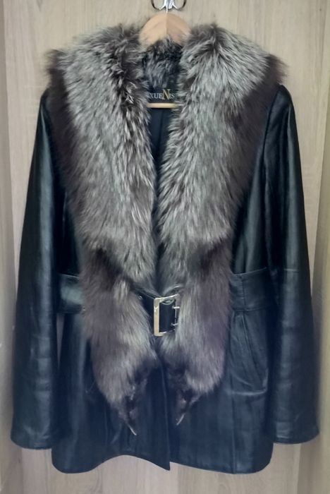 Кожаная куртка с чернобуркой.