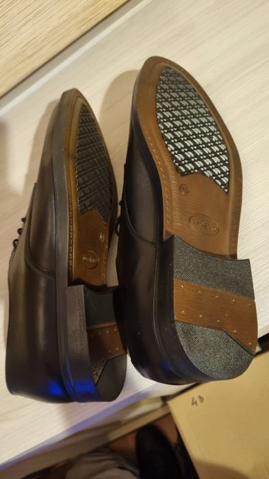 Półbuty Wojas czarne 43 nowe.