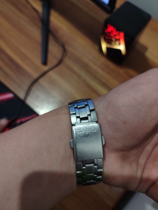 Продам годинник Casio Ef-304