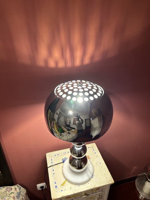 Candeeiro base mármore, esferas metalicas