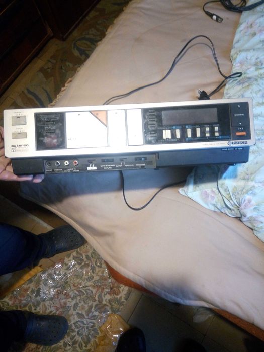HITACHI VT-14EH видеомагнитофон