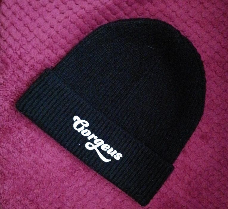 Czarna czapka zimowa damska