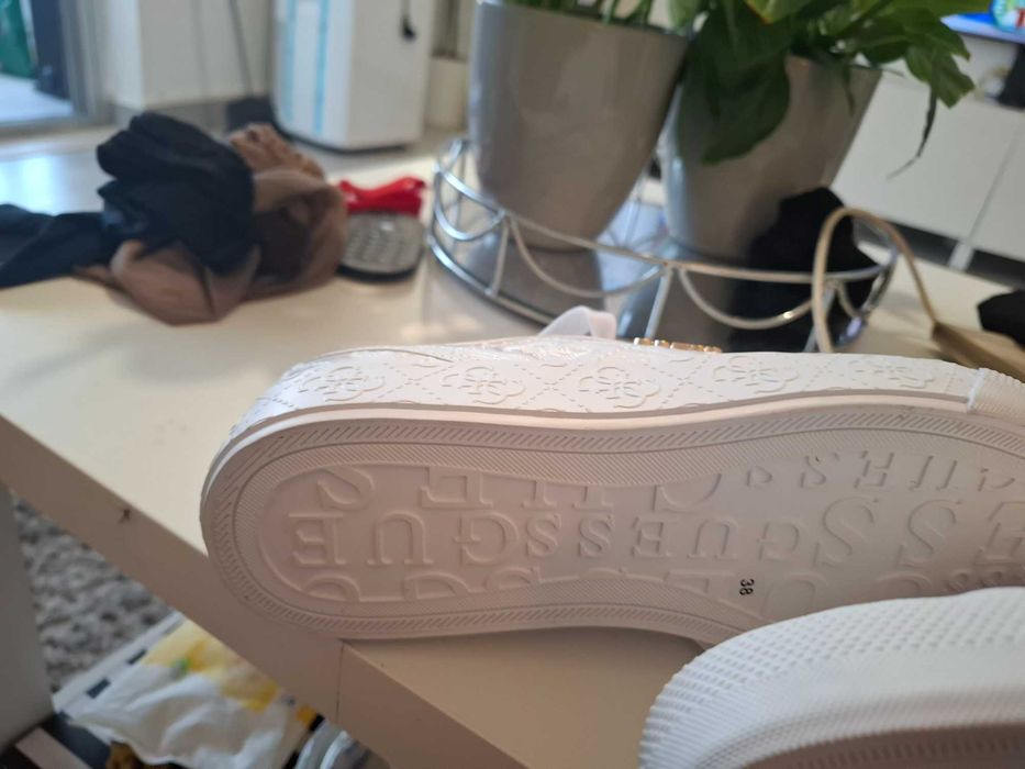 Tenis da guess novo
