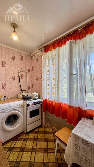 Продам укомплектовану 1кмн квартиру на Роменській