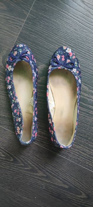 Отдам бесплатно обувь