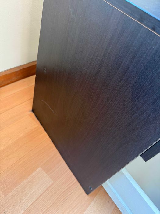 Mesa de cabeceira com 2 gavetas