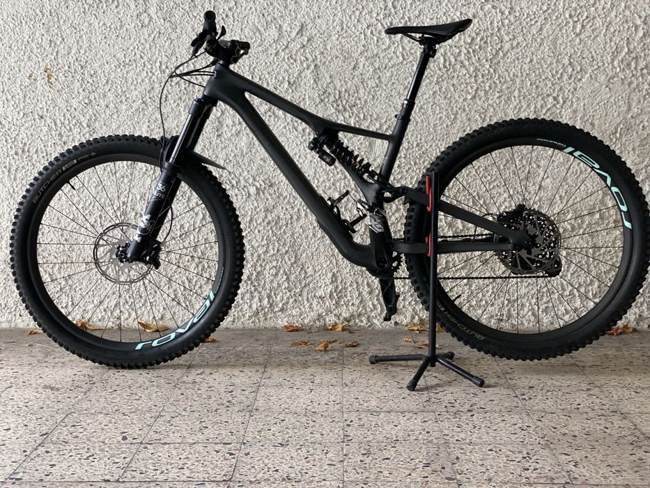 Specialized Stumpjumper EVO Pro 29 Carbono Suspensão total FOX