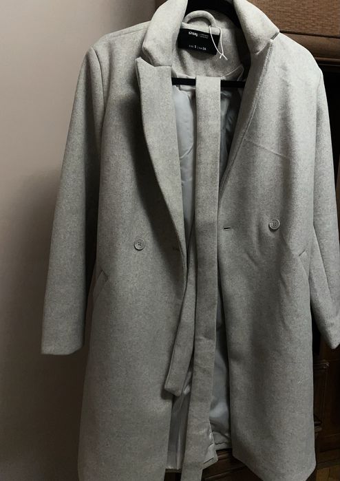 Пальто жіноче…………..