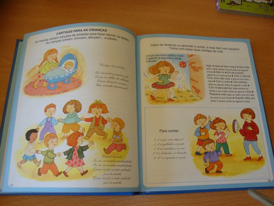 Livros histórias, dicionário de música e livro de desenhar