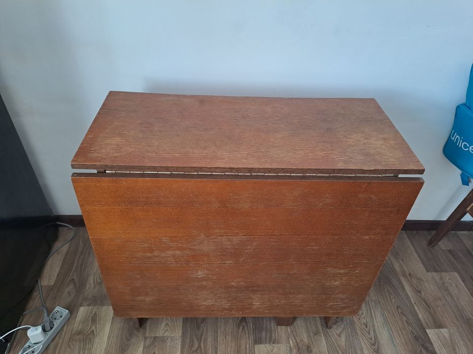 Продаю стіл-книжку вживаний