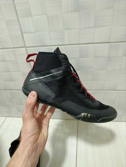Decathlon модели Outshock 500.  Размер 42