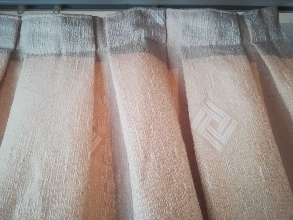 Cortinas e reposteiro bege--vários modelos