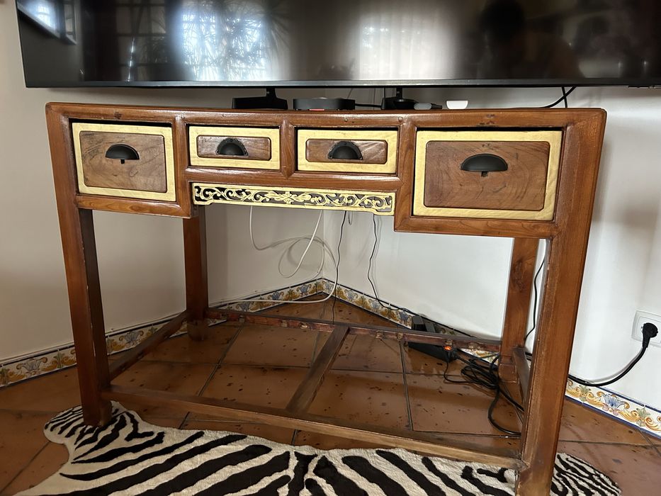 Aparador oriental antigo