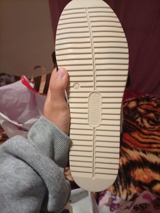 Sandálias confortáveis de mulher