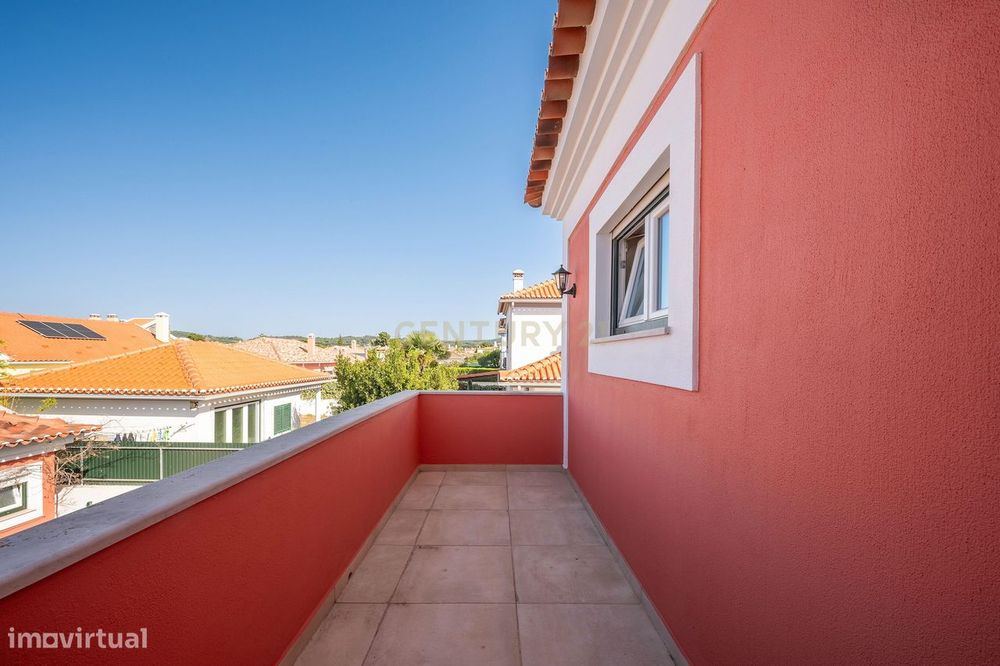 Moradia Isolada com Piscina e uma vista deslumbrante sobre a Serra Arr