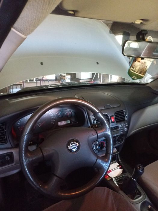Nissan Almera 1.5 a gasolina
