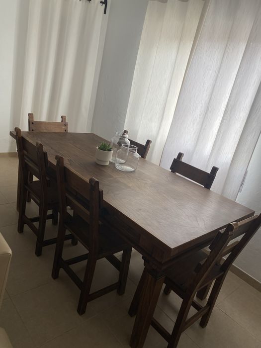 Mesa em Madeira e Conjunto de 6 cadeiras