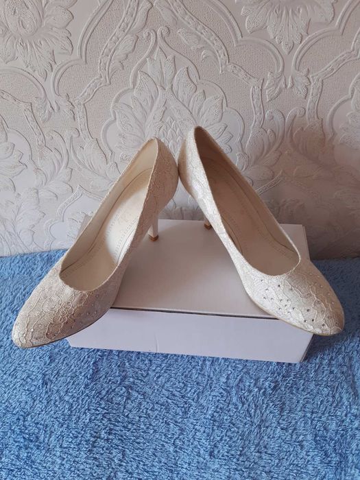 Білі "Весільні туфлі"