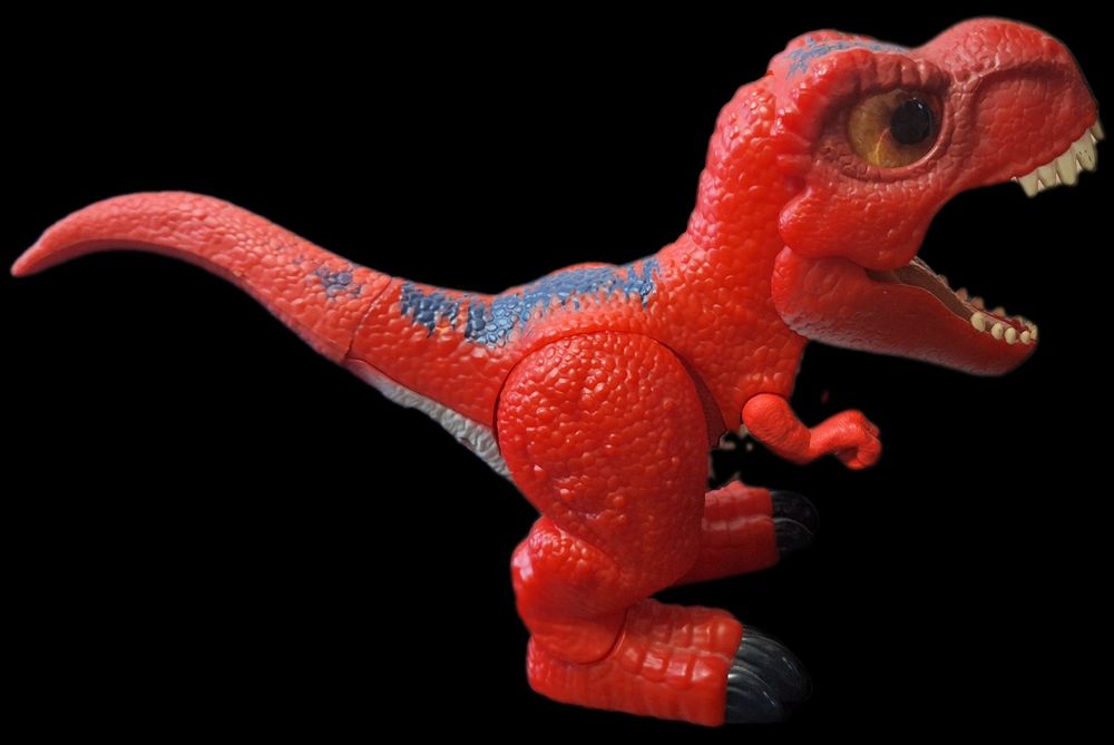 Динозавр видає звуки, ходить