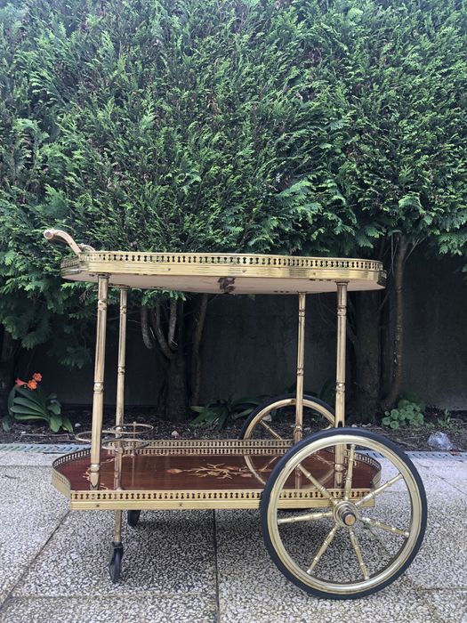 Carrinho em Madeira com Detalhes em Dourado