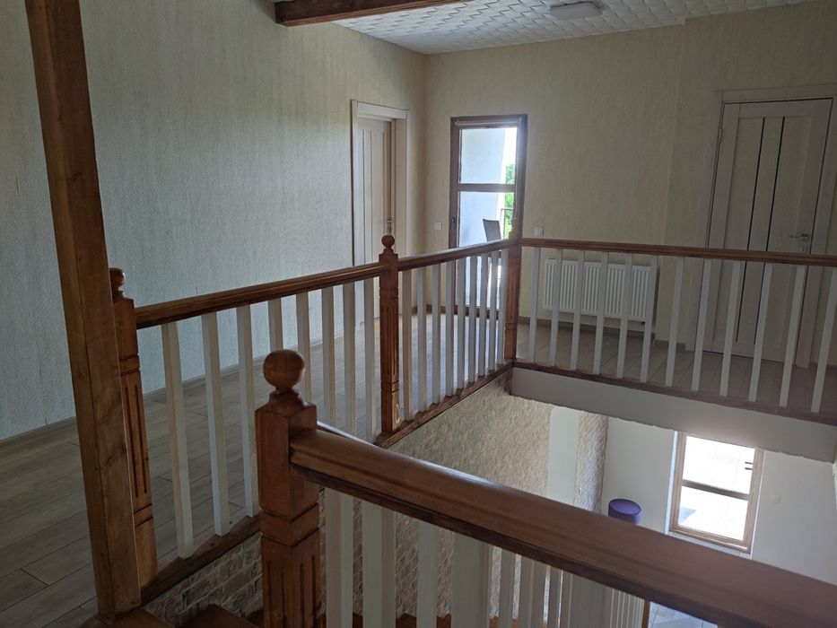 Подобова оренда будинку з басейном. Посуточная аренда дома с бассейном