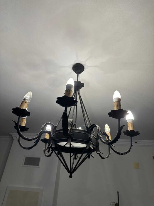 Candeeiro em Ferro Preto c/ 8 Lâmpadas