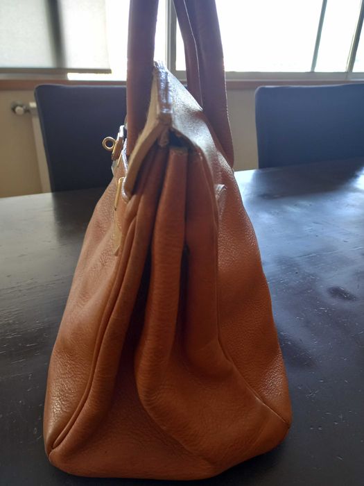 Carteira toda em pele, cor Camel com pele de vaca,como nova.