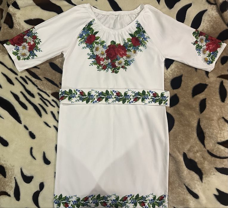 Вишите плаття  бісером.