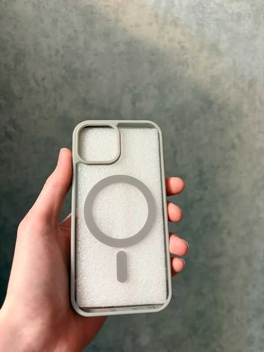 Sprzedam etui Magsafe do IPhone 15