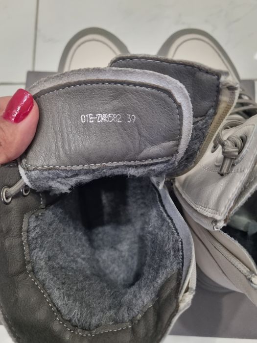 Шкіряні черевики ( кросівки)  зимові