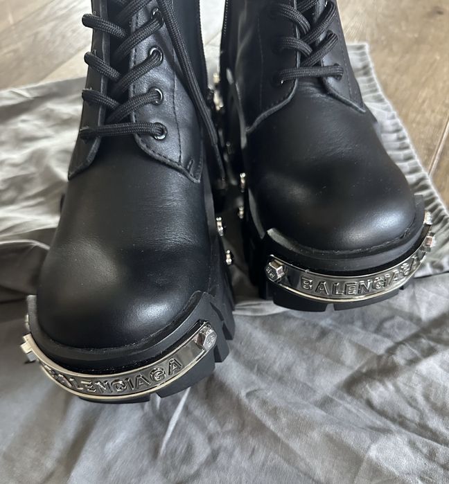 Balenciaga Strike Boot – Ekskluzywne buty w stylu industrialnym