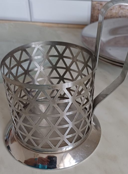 Тарілки скляні плоскі 2 шт і підстаканик. За все 150 грн