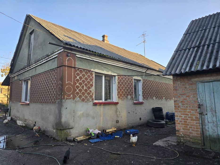 Продаж цегляного будинку.