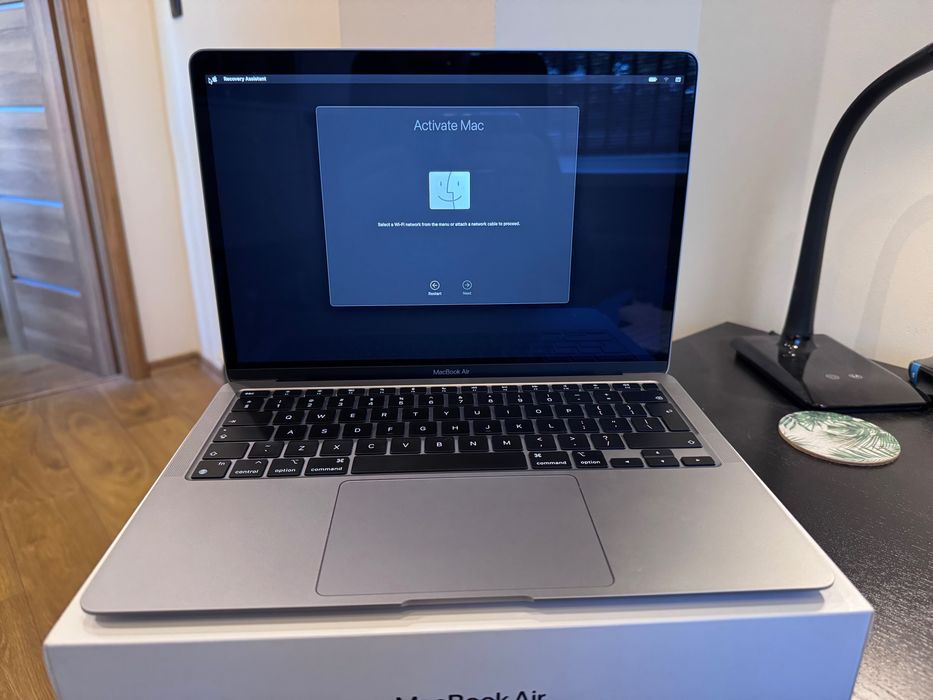 MacBook Air M1 2020 8GB / 256GB SSD – stan idealny, srebrny.