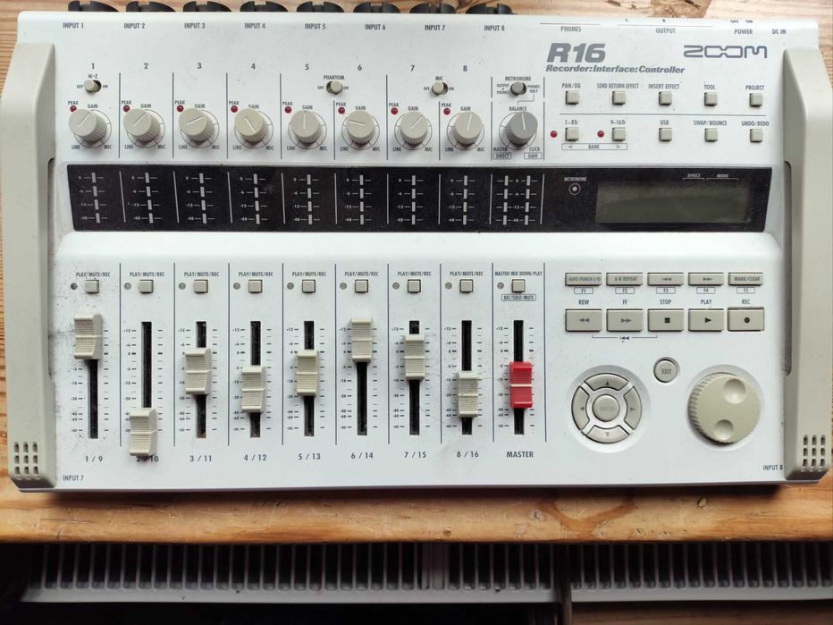 Multi track recorder Zoom R-16