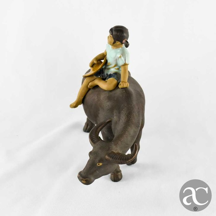 Búfalo de água com menina em cerâmica Shiwan – China