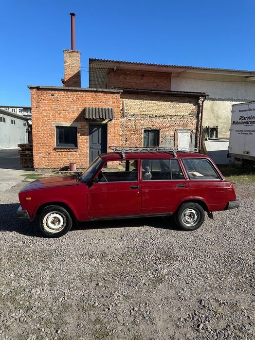 Lada Ваз 2104 red