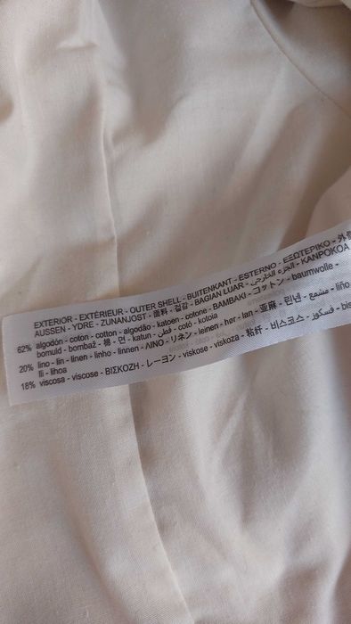 Jasna krótka marynarka z lnem Zara