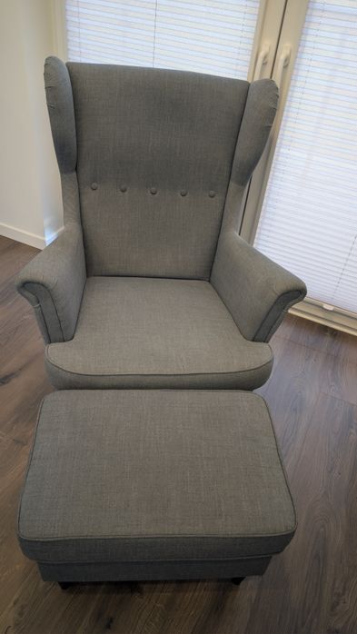 Fotel uszak Ikea z podnóżkiem