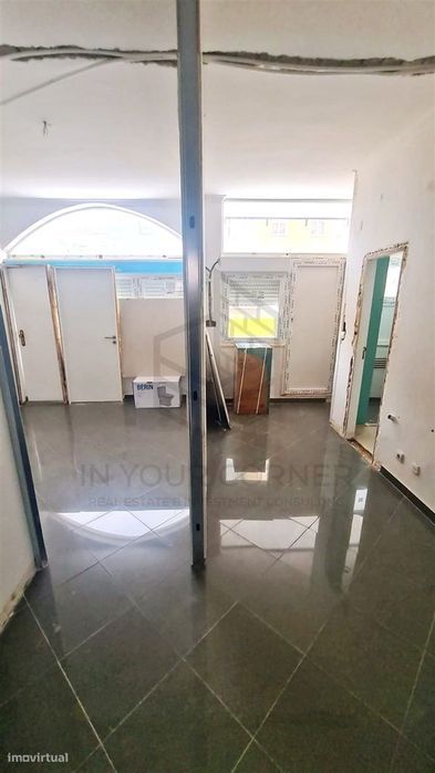 T2 em Conversão com Logradouro e Garagem Privativa – Oportunidade na A